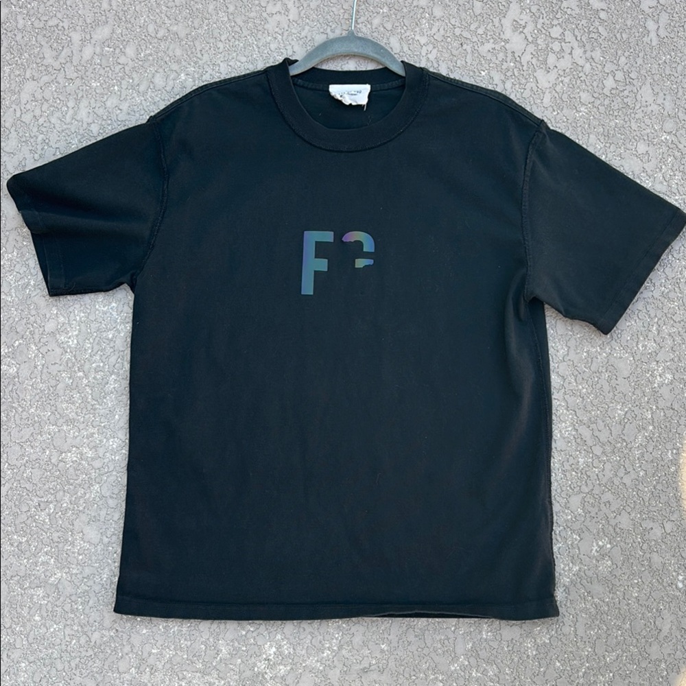 Fear of God Sixth Collection Black T-shirt Graphic Size Medium Iridescent